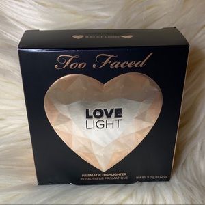 Toofaced prismatic highlighter ✨